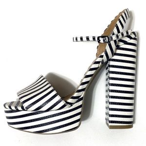 Chinese Laundry Abie black and white striped platform sandals size 8